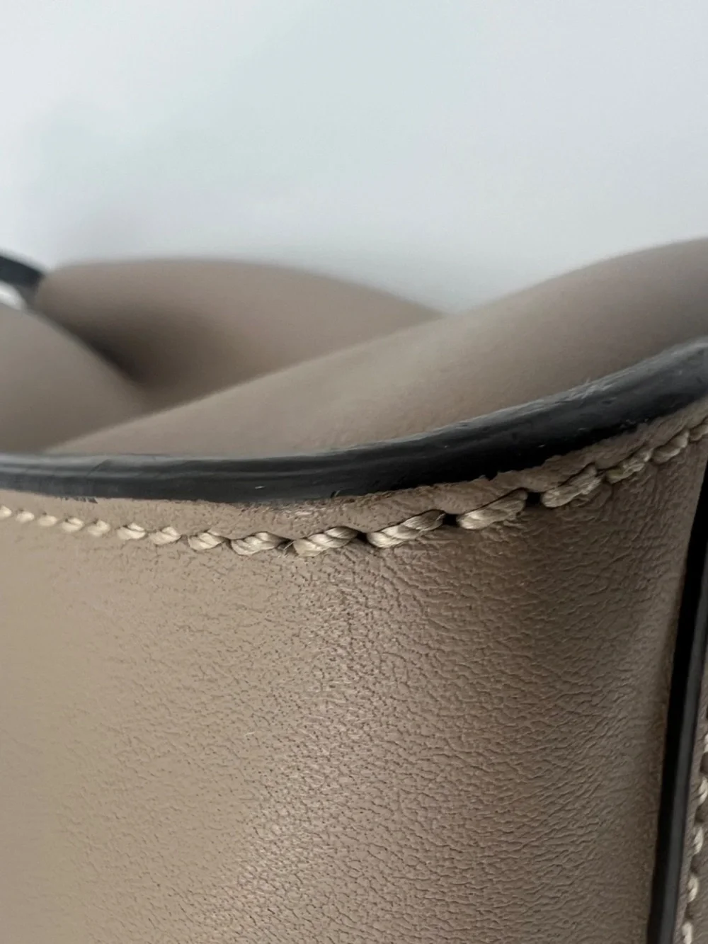 Pre Loved Fendi Peekaboo handbag